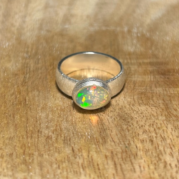 NWOT Natural Oval Shape Multi Fire Ethiopian Opal 925 Sterling Silver Ring - Picture 2 of 14